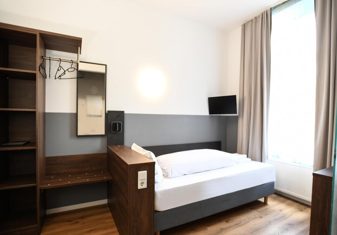 Hotel Apadana Frankfurt Frankfurt am Main ภายนอก รูปภาพ