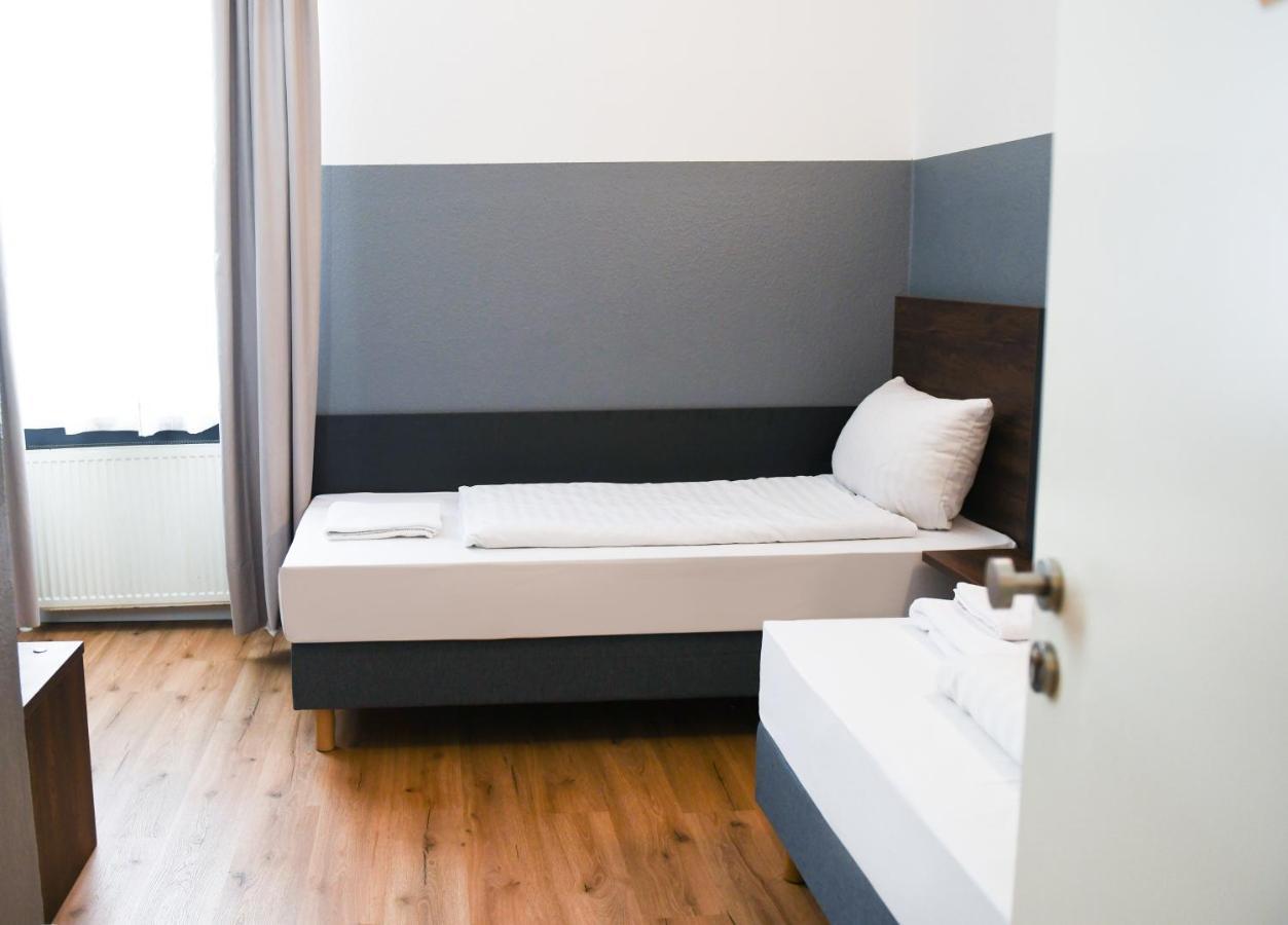 Hotel Apadana Frankfurt Frankfurt am Main ภายนอก รูปภาพ