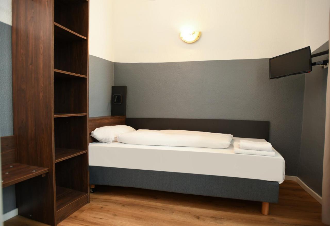 Hotel Apadana Frankfurt Frankfurt am Main ภายนอก รูปภาพ