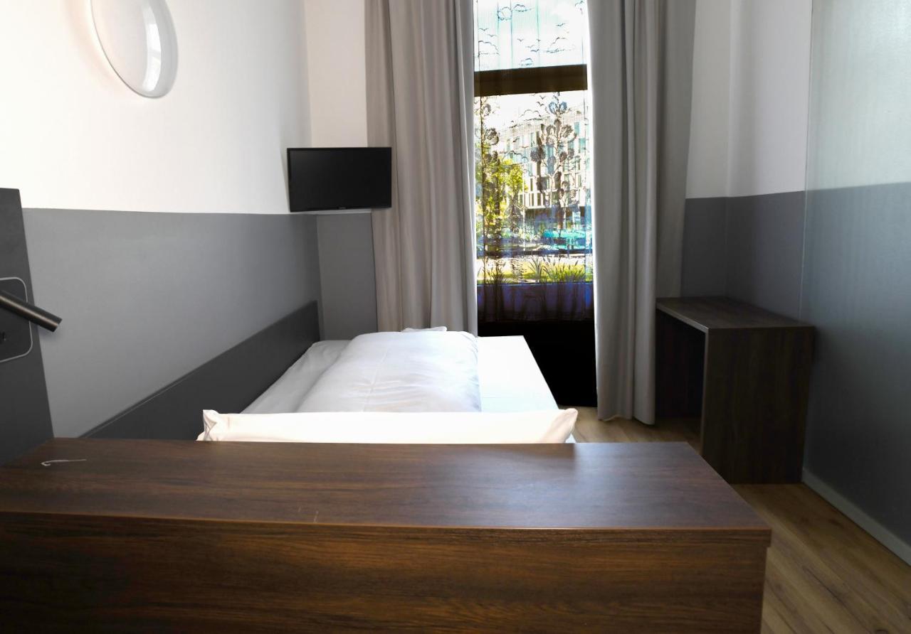 Hotel Apadana Frankfurt Frankfurt am Main ภายนอก รูปภาพ
