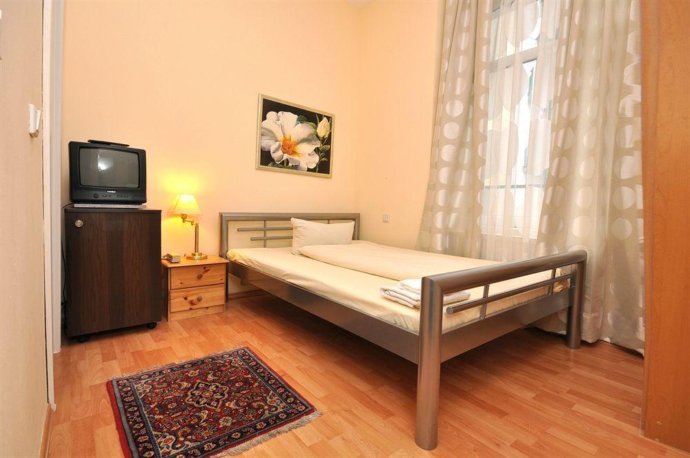 Hotel Apadana Frankfurt Frankfurt am Main ภายนอก รูปภาพ