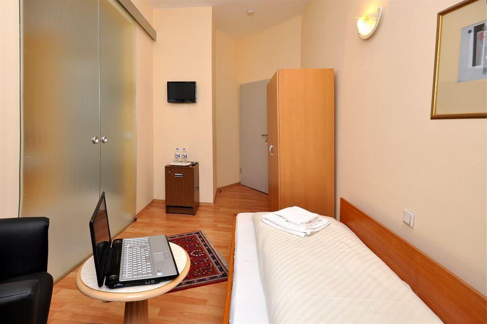 Hotel Apadana Frankfurt Frankfurt am Main ภายนอก รูปภาพ