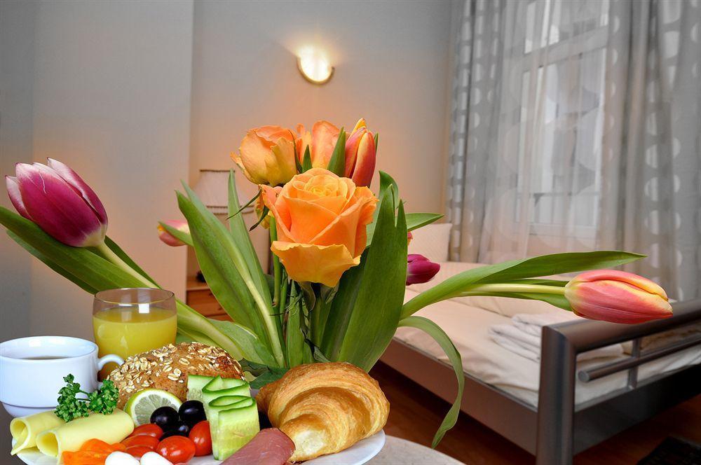 Hotel Apadana Frankfurt Frankfurt am Main ภายนอก รูปภาพ